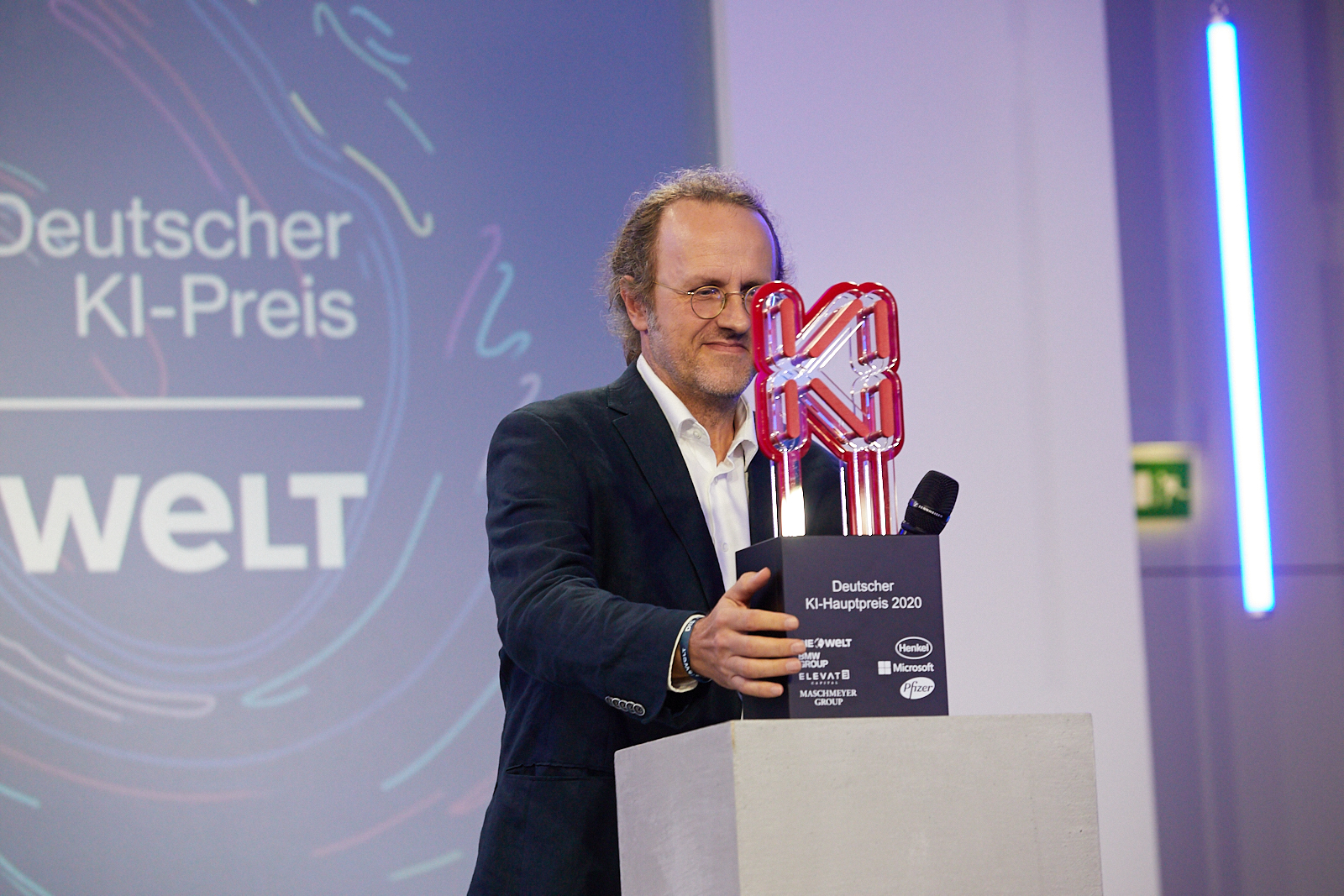 Bernhard Schölkopf gewinnt den Deutschen KI-Innovationspreis