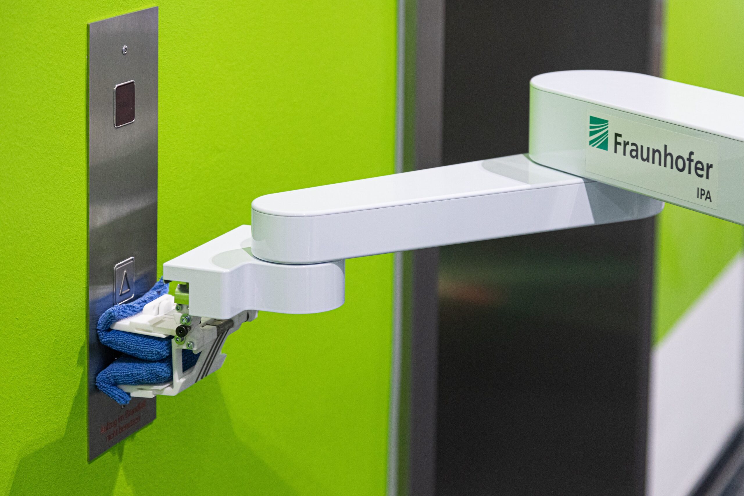 Fraunhofer IPA presents disinfection robot “DeKonBot”